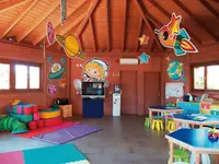 Kolorowy klub dla dzieci w Grande Real Santa Eulalia