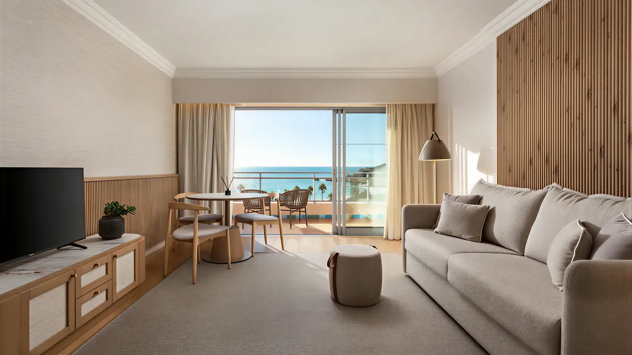 Nowoczesny salon z widokiem na morze Grande Real Santa Eulalia