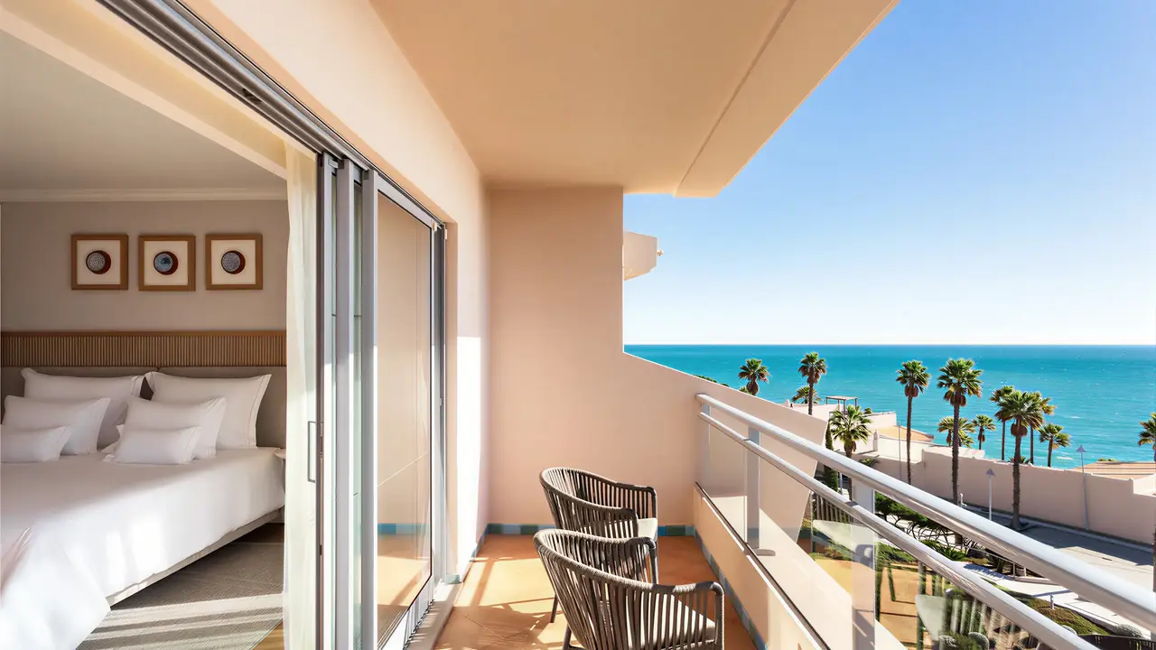 Balkon z widokiem na morze w Grande Real Santa Eulalia