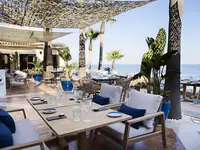 Taras restauracyjny Grande Real Santa Eulalia nad samym morzem