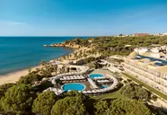 Widok na kompleks Grande Real Santa Eulalia przy plaży