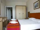 Pokój z łóżkiem w hotelu Green Port Bodrum