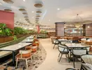 Restauracja w hotelu Greenwood Kemer Resort z nowoczesnymi stolikami