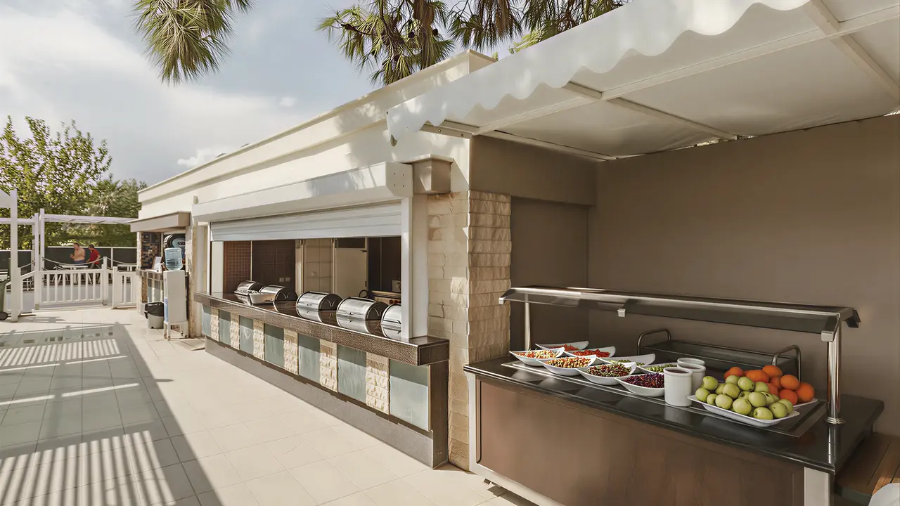 Bufet z jedzeniem w Greenwood Kemer Resort