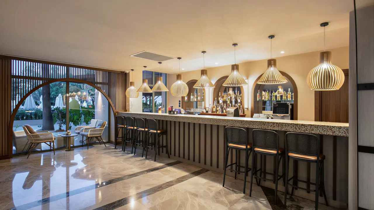 Elegancki bar w hotelu Greenwood Kemer Resort