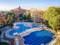 Widok na kompleks i baseny Grifid Aqua Club Bolero