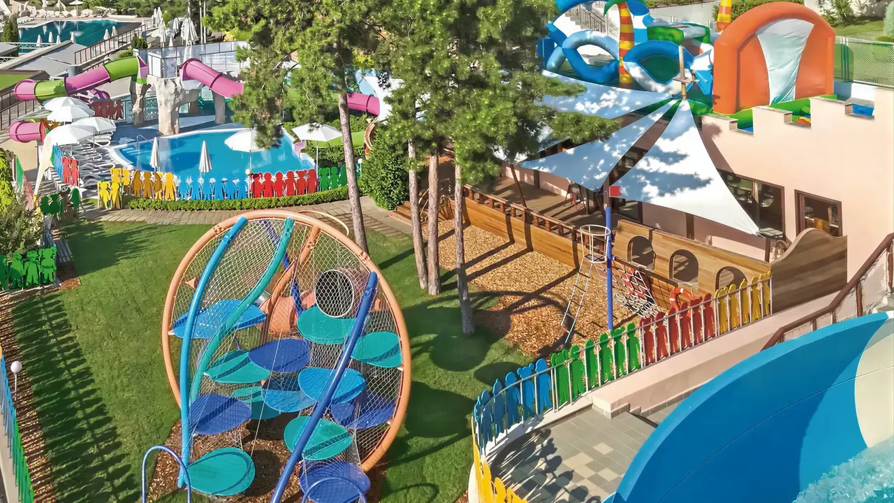 Zjeżdżalnie wodne i place zabaw w Grifid Aqua Club Bolero