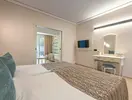 Przytulny pokój z łóżkiem w Grifid Aqua Club Bolero