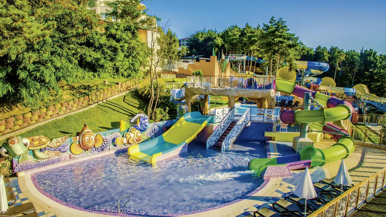 Zjeżdżalnie wodne w aquaparku Grifid Aqua Club Bolero