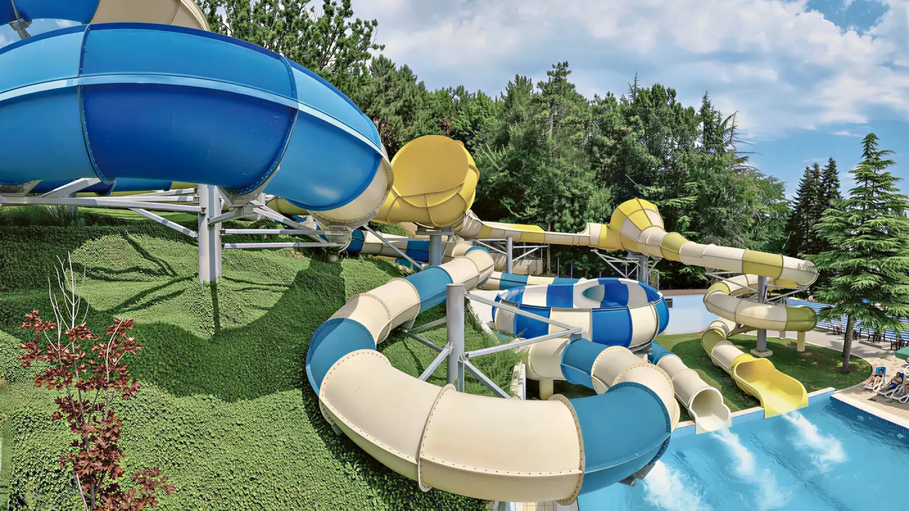 Zjeżdżalnie wodne w Grifid Aqua Club Bolero