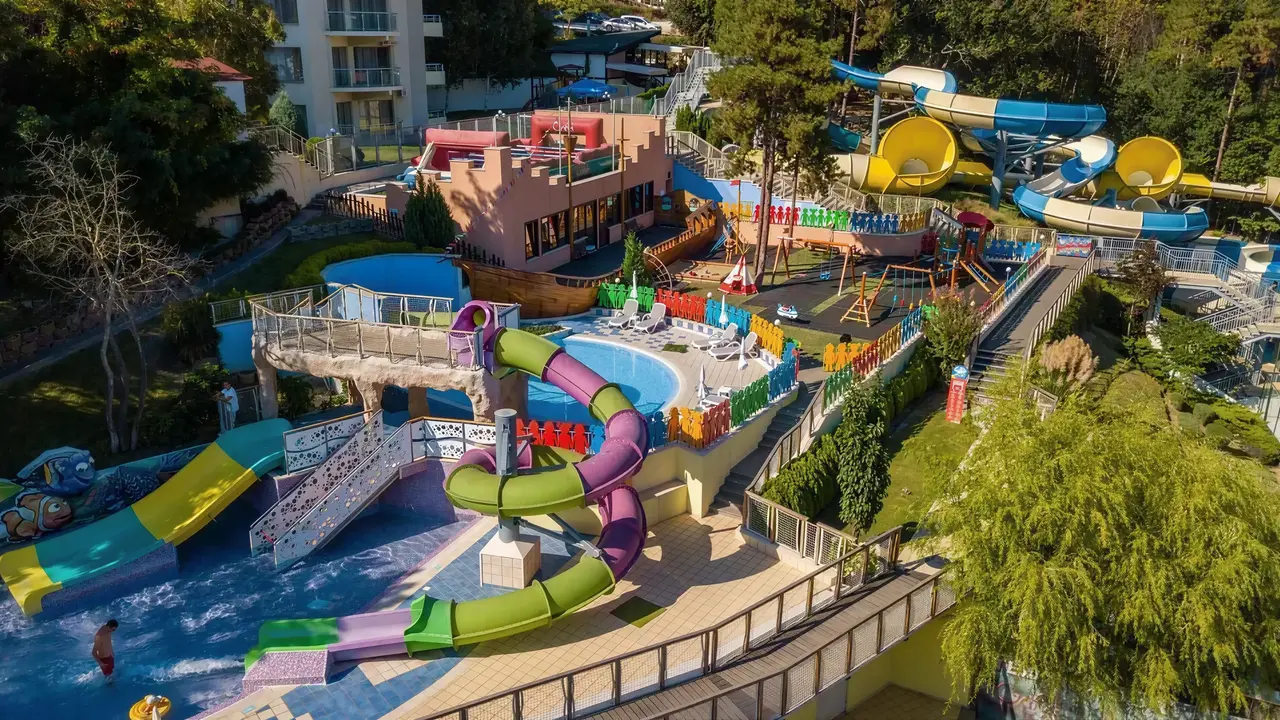 Zjeżdżalnie wodne w Grifid Aqua Club Bolero