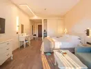 Przytulny pokój z łóżkiem w Grifid Aqua Club Bolero