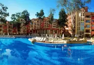 Widok na kompleks i baseny w Grifid Aqua Club Bolero