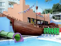Wodny plac zabaw w Grifid Aqua Club Bolero z zjeżdżalnią