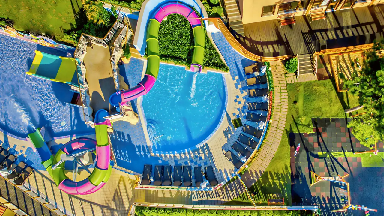 Zjeżdżalnie wodne w Grifid Aqua Club Bolero