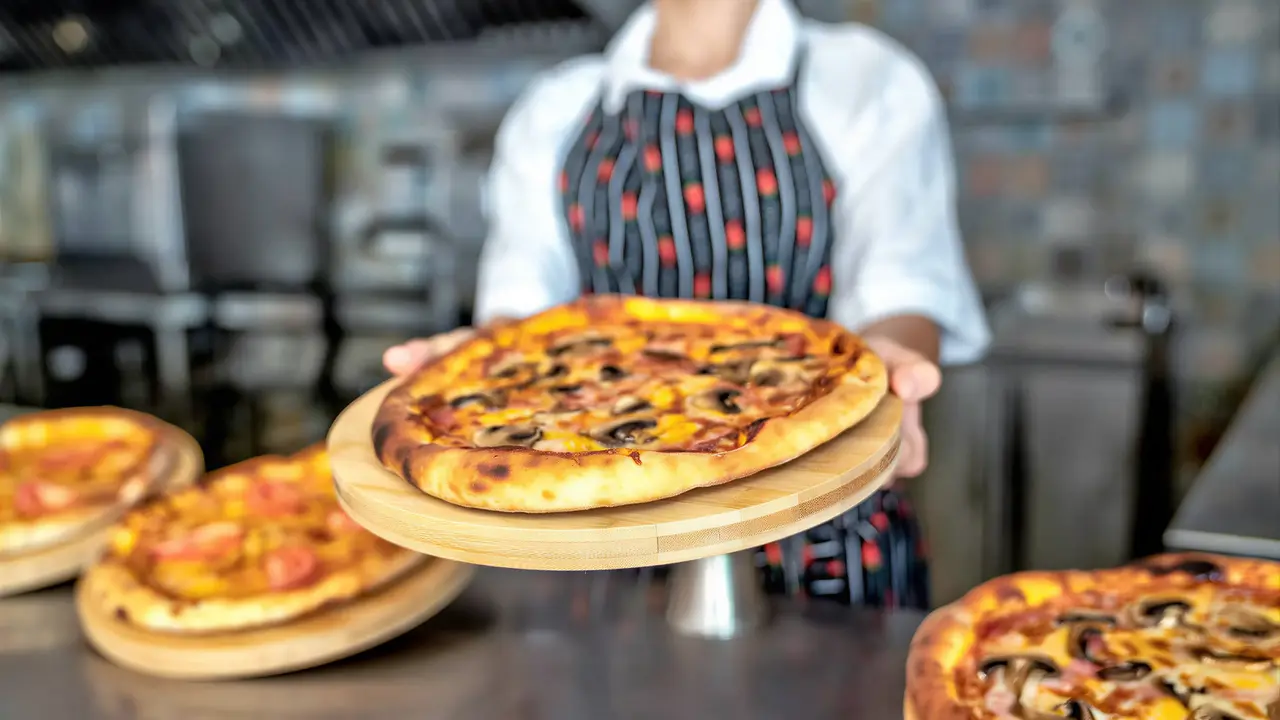 Pizza serwowana w restauracji Grifid Aqua Club Bolero