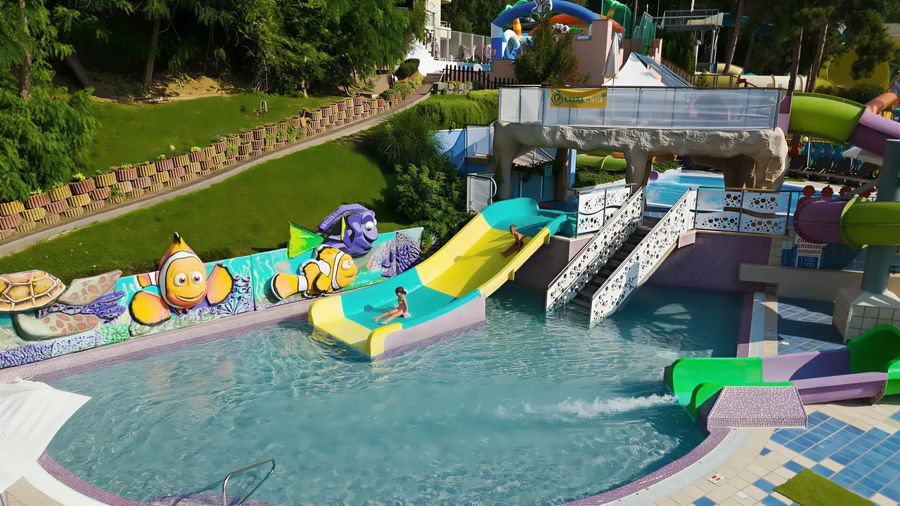 Zjeżdżalnie wodne w Grifid Aqua Club Bolero