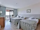 Pokój z dwoma łóżkami w Gypsophila Holiday Village