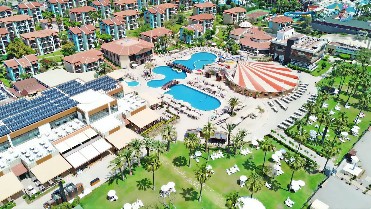 Widok z lotu ptaka na kompleks Gypsophila Holiday Village