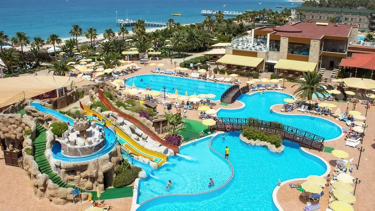 Zjeżdżalnie wodne w hotelu Gypsophila Holiday Village