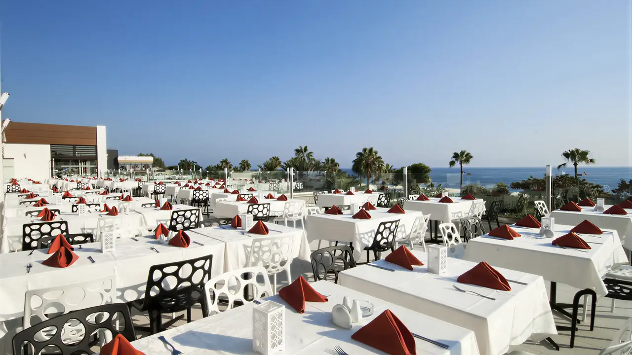 Restauracja na świeżym powietrzu w Gypsophila Holiday Village