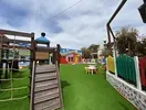 Kolorowy plac zabaw dla dzieci w Gypsophila Holiday Village