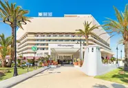 Elewacja i wejście do hotelu H10 Conquistador
