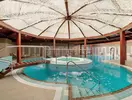 Kryty basen i jacuzzi w H10 Conquistador