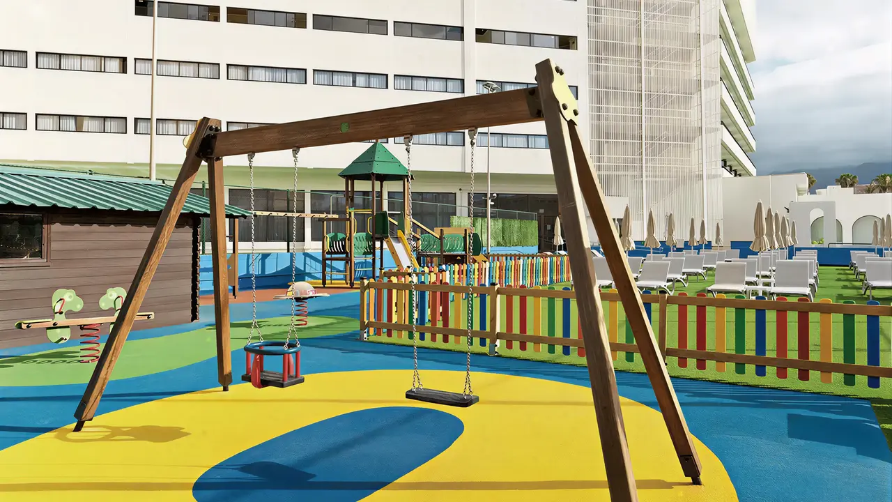 Plac zabaw dla dzieci w H10 Conquistador