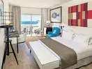 Nowoczesny pokój z widokiem w H10 Estepona Palace