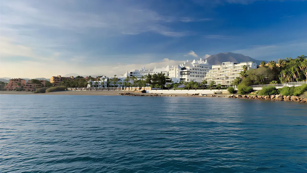 Widok na kompleks H10 Estepona Palace od strony morza