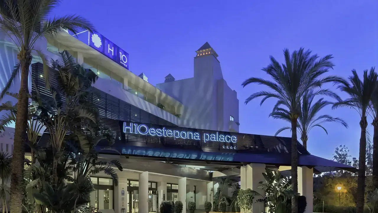 Elewacja i wejście do H10 Estepona Palace