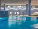 Kryty basen z hydromasażem w H10 Estepona Palace