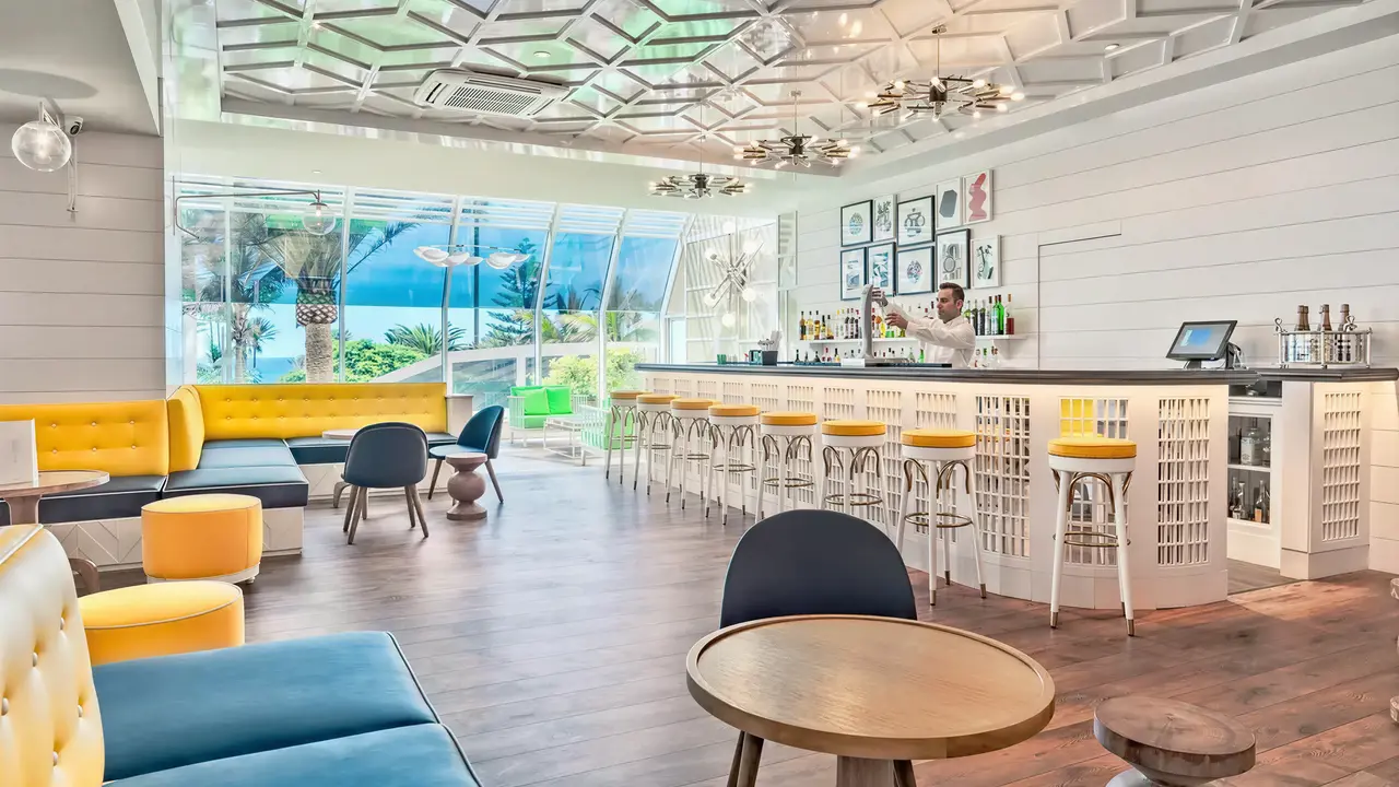 Hotelowy bar w H10 Las Palmeras