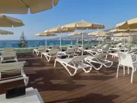 Taras wypoczynkowy przy plaży H10 Las Palmeras