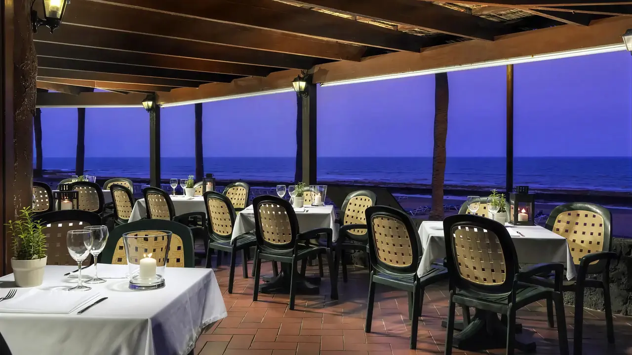 Restauracja na tarasie w H10 Las Palmeras