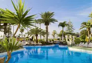 Basen przy hotelu H10 Las Palmeras