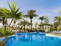 Basen przy hotelu H10 Las Palmeras
