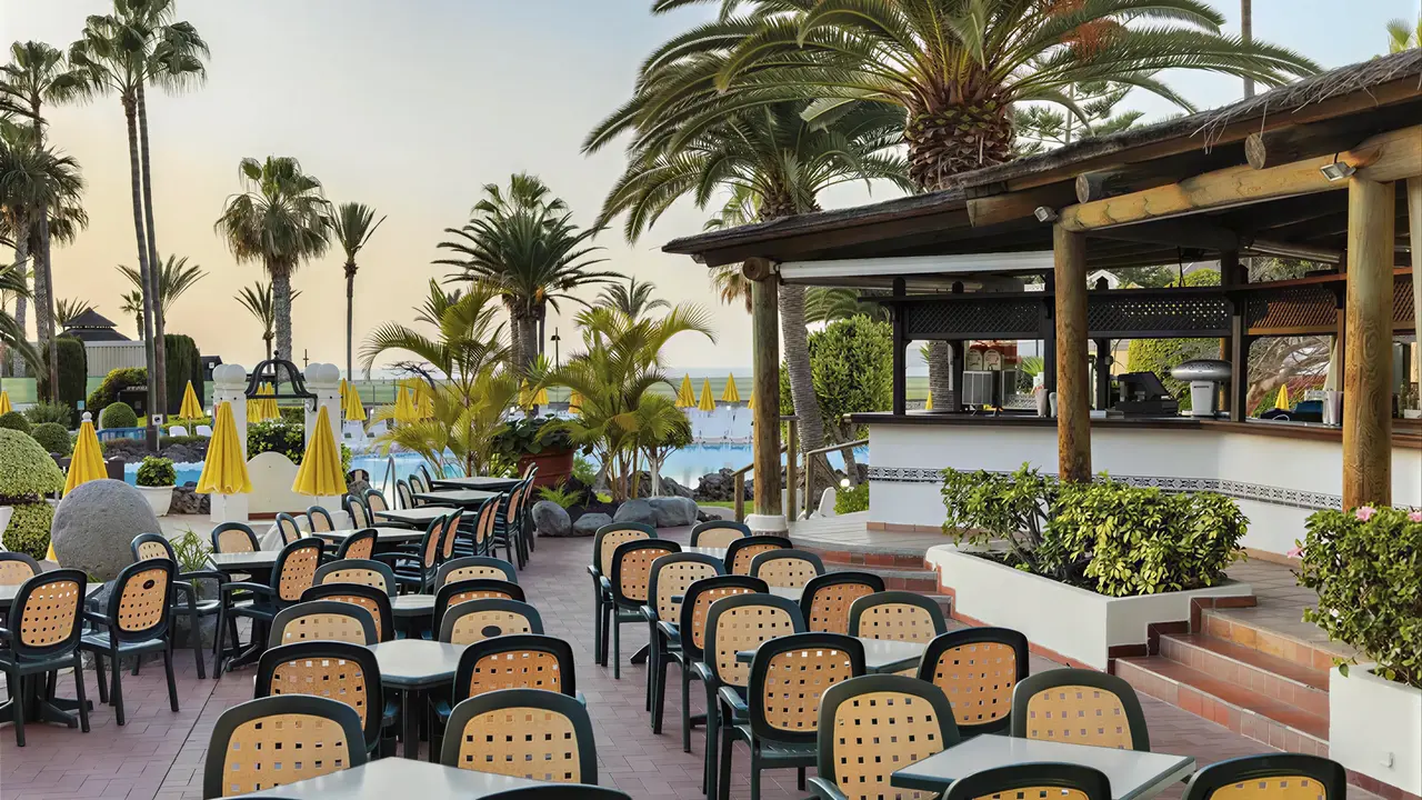 Taras restauracyjny w H10 Las Palmeras