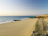 Piaszczysta plaża z leżakami w H10 Tindaya