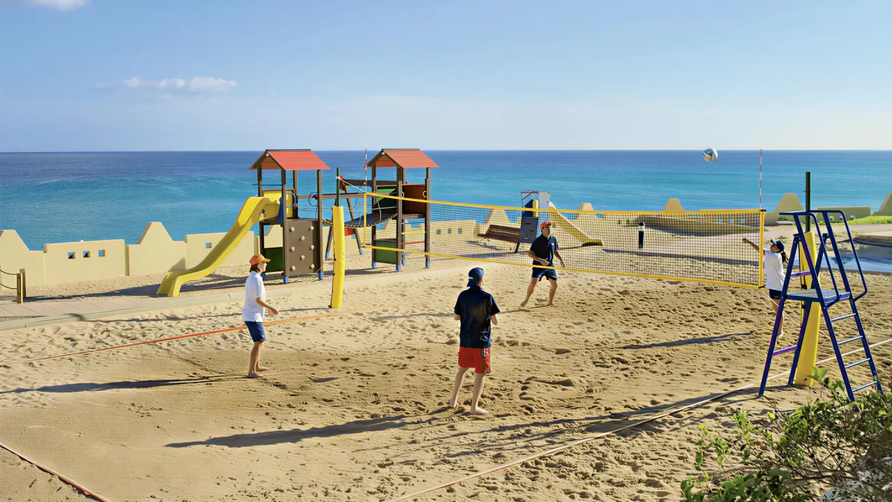 Gra w siatkówkę plażową w H10 Tindaya