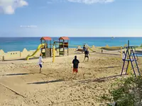 Gra w siatkówkę plażową w H10 Tindaya