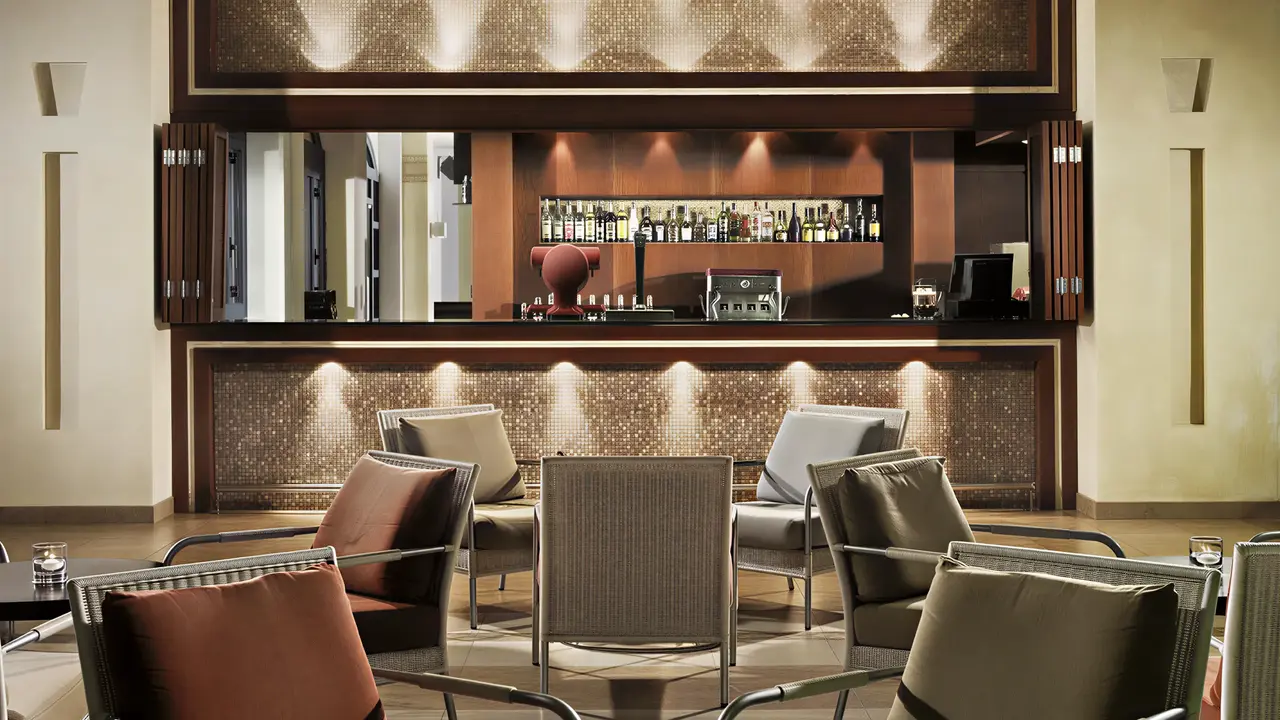 Bar z wygodnymi fotelami w H10 Tindaya