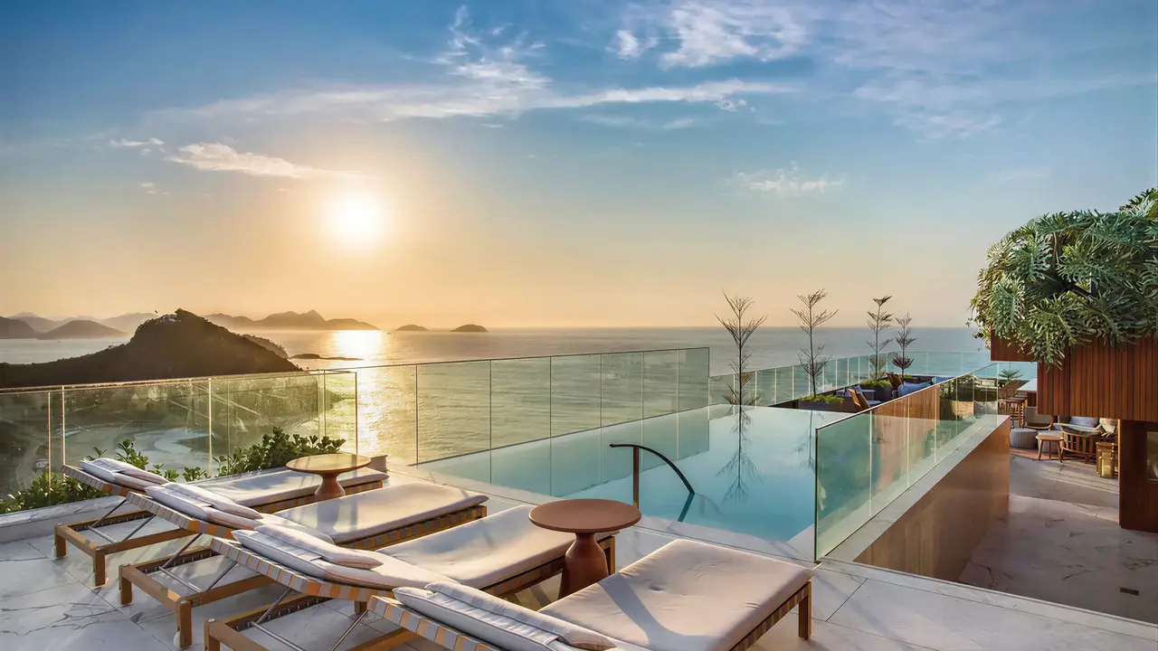 Prywatny basen na tarasie w Hilton Copacabana