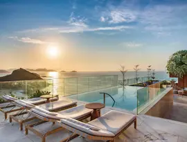 Prywatny basen na tarasie w Hilton Copacabana