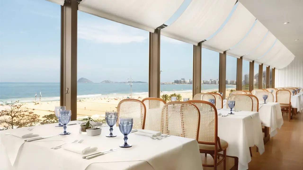 Restauracja w Hilton Copacabana z widokiem na plażę