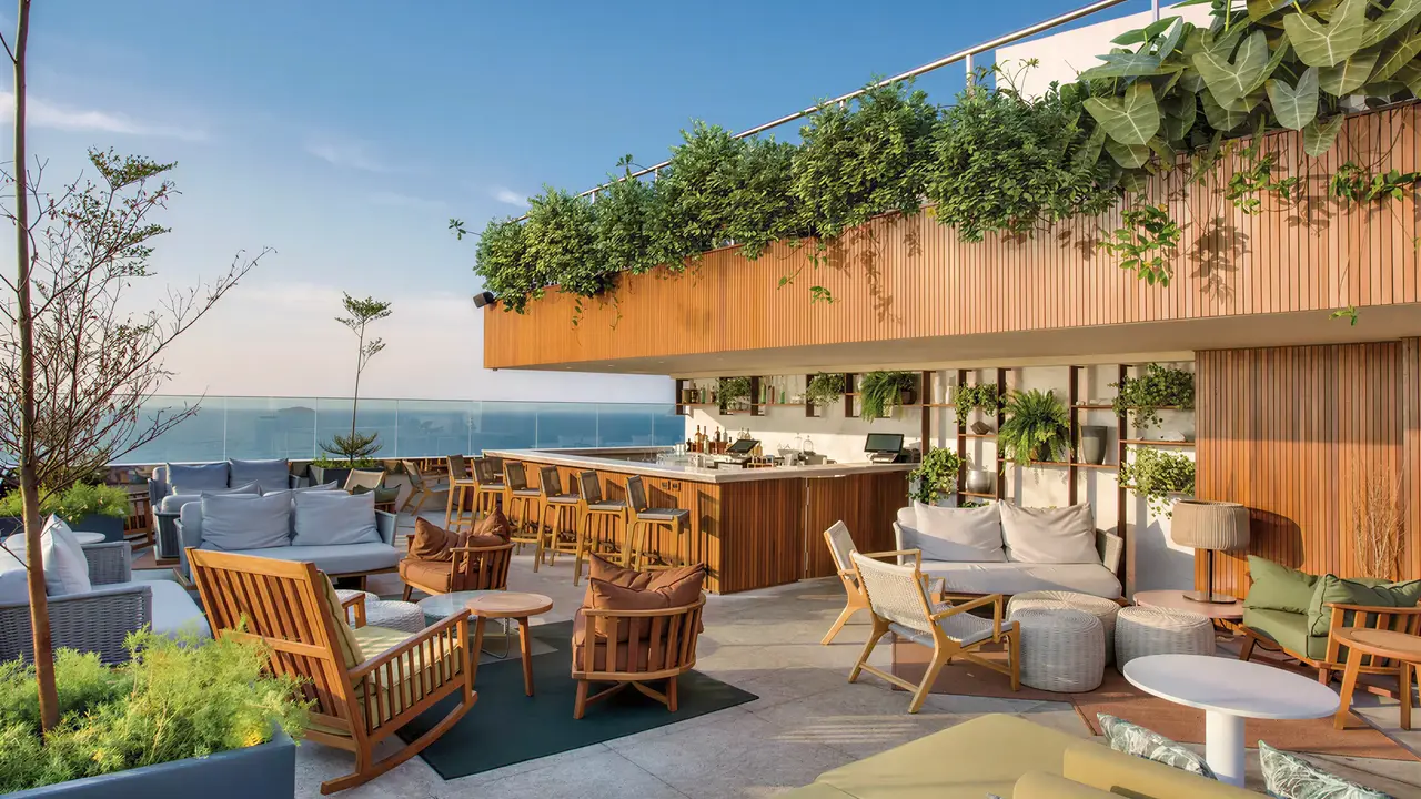 Nowoczesny bar na tarasie w Hilton Copacabana
