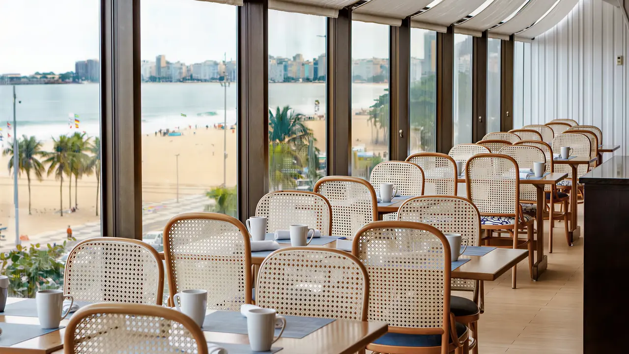 Restauracja Hilton Copacabana z widokiem na plażę