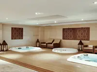 Strefa relaksu z jacuzzi w Hilton Copacabana