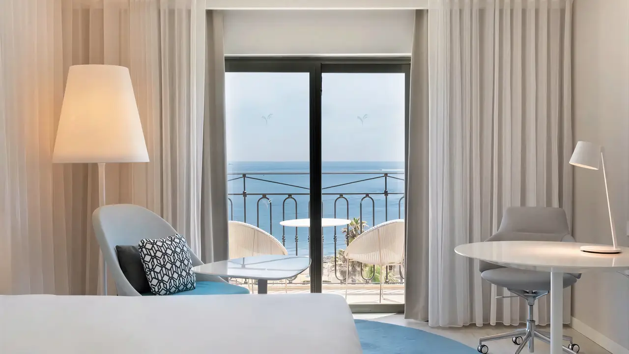 Jasny pokój z widokiem na morze Hilton Malta